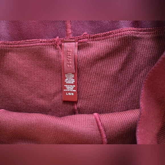 Skims Women’s Boxers, Wine Color, Size Large (NWOT) - Picture 2 of 8
